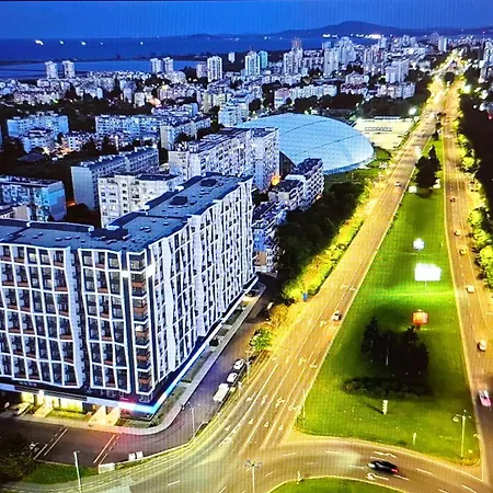Апартаменти Arena Izgrev Luxury - Sea View, Skyline, Free Parking Бургас